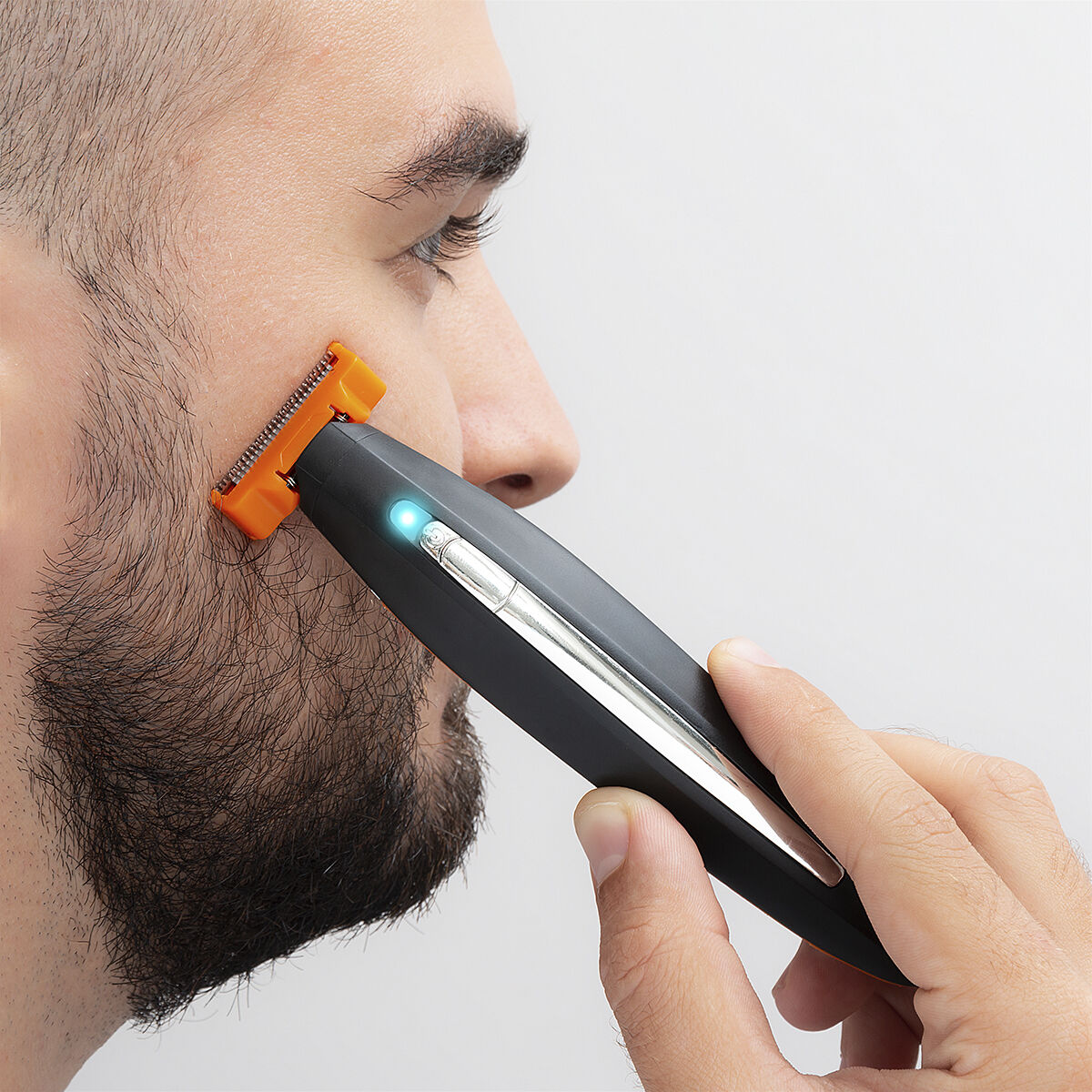InnovaGoods 3-in-1 Rechargeable Razor