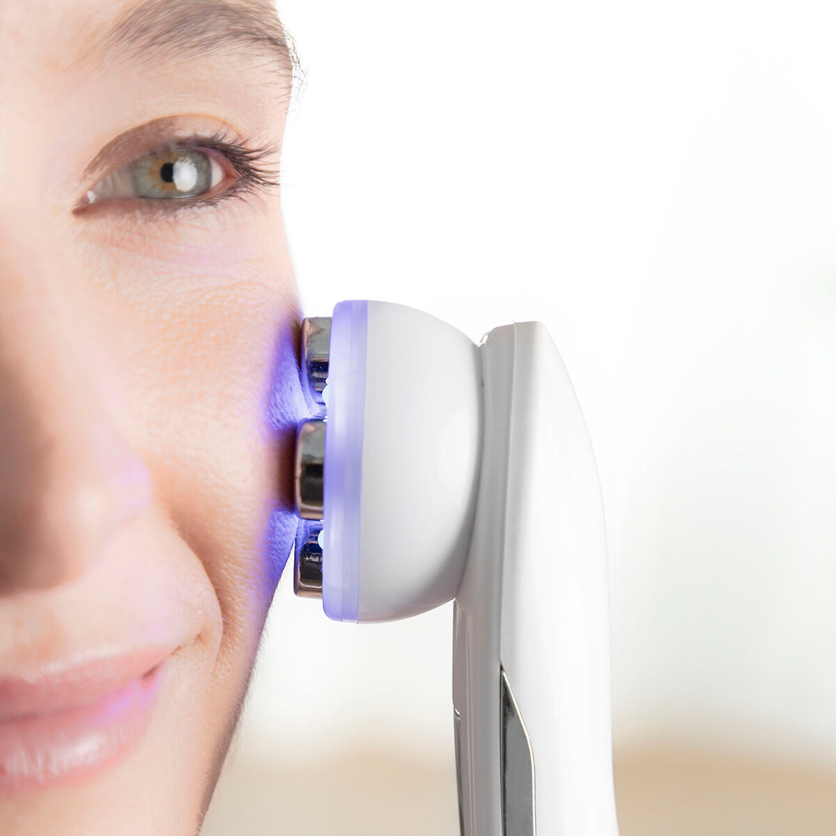 Facial Massager with Radiofrequency, Phototherapy and Electrostimulation Wace InnovaGoods